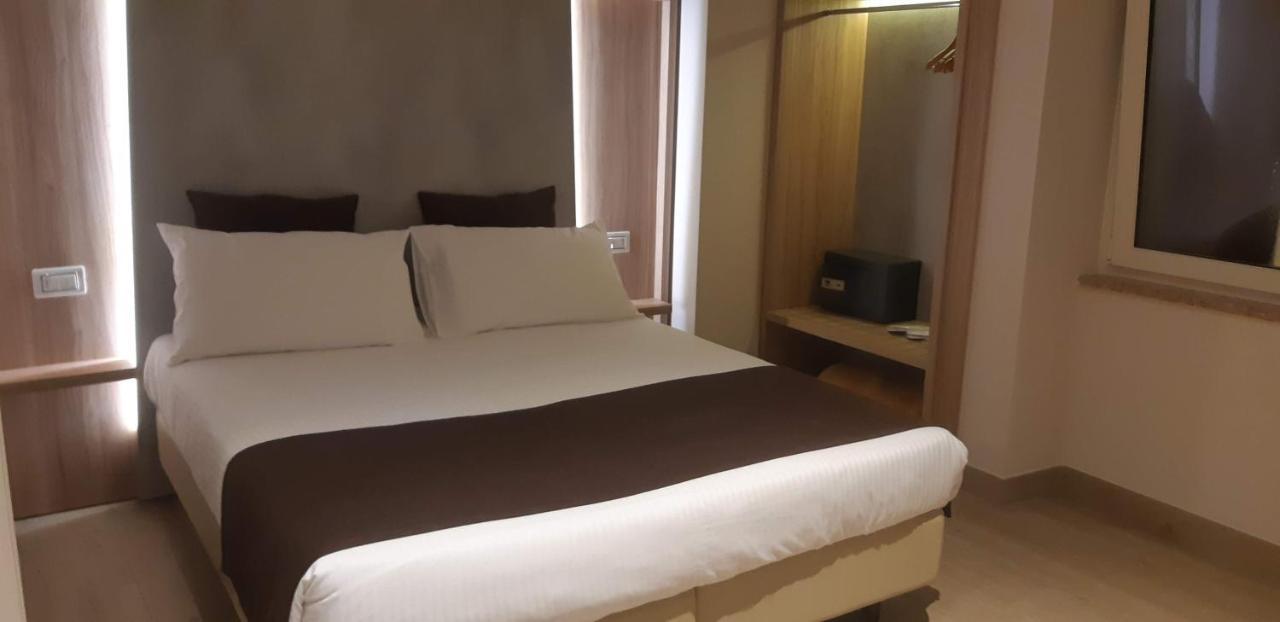 Hotel Danieli La Castellana Lago Di Garda Brenzone sul Garda Ngoại thất bức ảnh